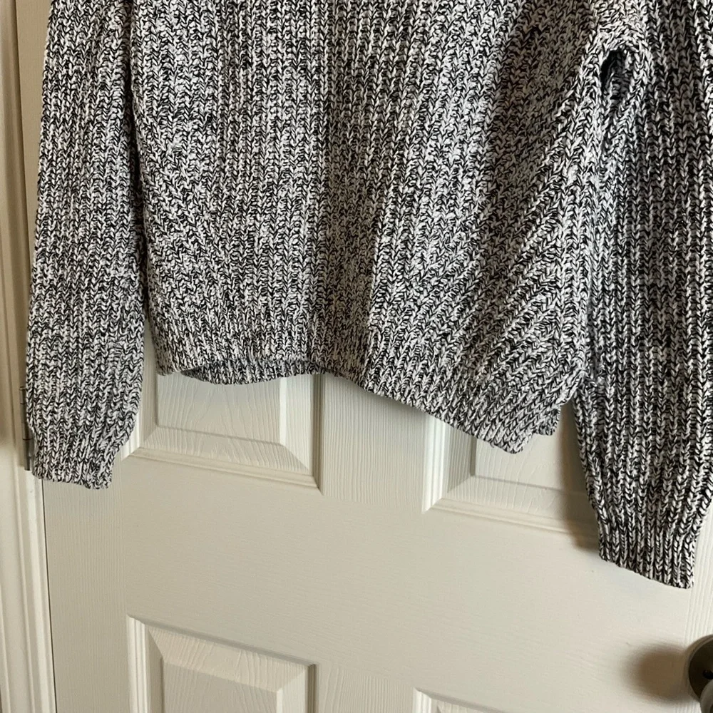 H&M Divided Marled Knit Crop Sweater Size Small